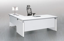 color:white